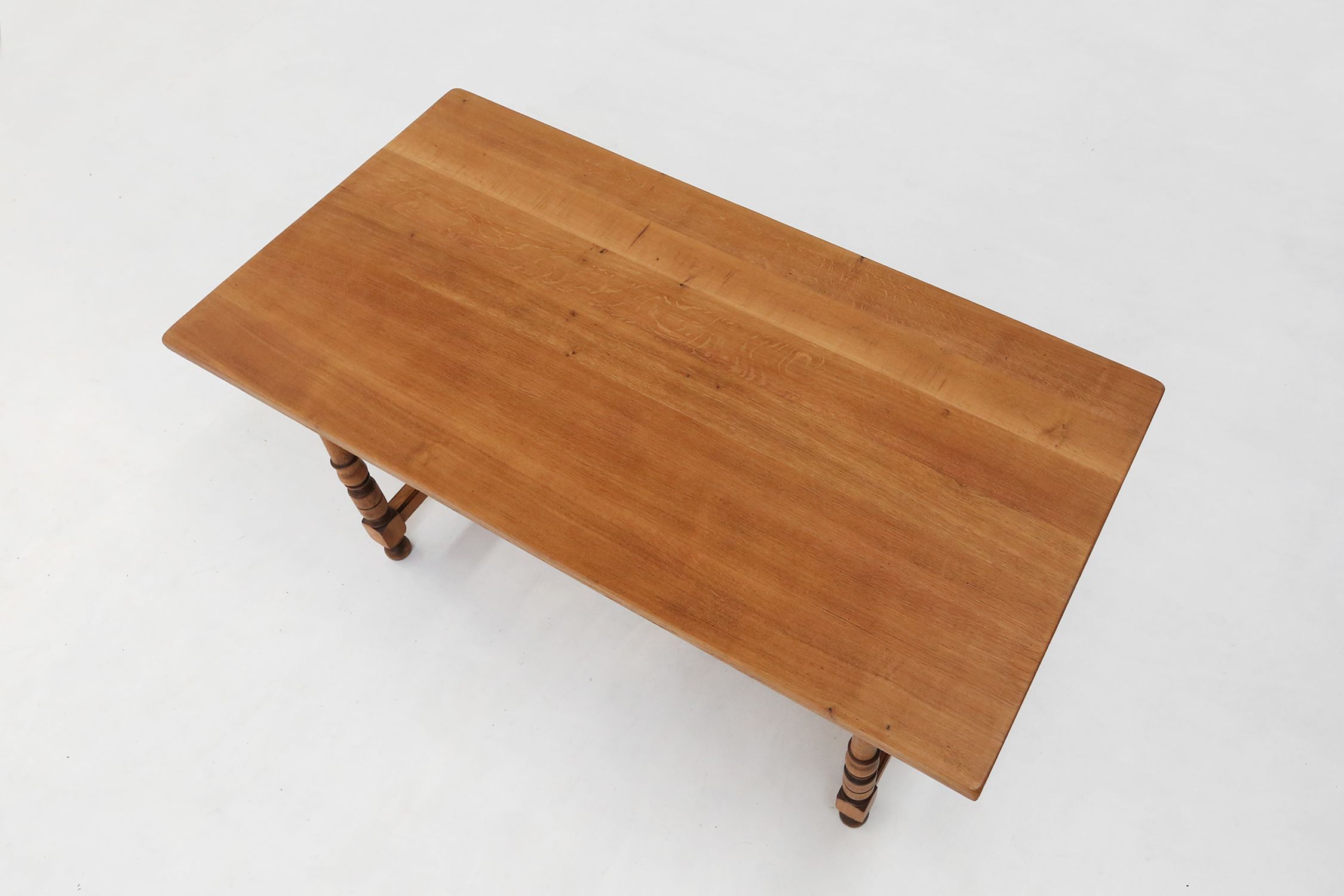 20th century Belgian oak dining tablethumbnail